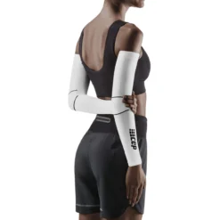 CEP Compression Armwarmers - Wit/zwart -Aanbiedingen Rijwiel Kleding Winkel cep compression arm sleeves white black 1 1555720