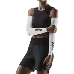 CEP Compression Armwarmers - Wit/zwart -Aanbiedingen Rijwiel Kleding Winkel cep compression arm sleeves white black 4 1555723