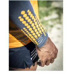 Compressport ArmForce Ultralight Compressie Armwarmers - Magnet/autumn Glory -Aanbiedingen Rijwiel Kleding Winkel compressport armforce ultralight compression sleeves magnet autumn glory 1 1559259