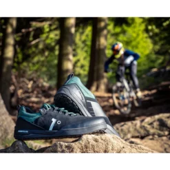 First Degree Flite MTB-Schoenen - Black/dark Green -Aanbiedingen Rijwiel Kleding Winkel first degree flite mtb shoes black dark green 12 5 1471120