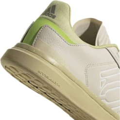 Five Ten Sleuth DLX Women's MTB Shoe - Wonder White / Cloud White / Sandy Beige -Aanbiedingen Rijwiel Kleding Winkel five ten sleuth dlx gw5448 wonder white cloud white sandy beige 01 1275490