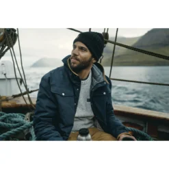 FJÄLLRÄVEN Fjällräven Byron Gebreide Muts - Deep Sea -Aanbiedingen Rijwiel Kleding Winkel fjaellraeven byron hat deep sea 6 1505634