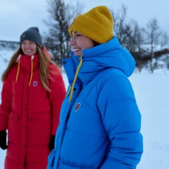 FJÄLLRÄVEN Fjällräven Byron Gebreide Muts - Deep Sea -Aanbiedingen Rijwiel Kleding Winkel fjaellraeven byron hat deep sea 8 1505633