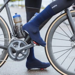 GripGrab Flandrien Waterproof Wielren Overschoenen - Navy Blue -Aanbiedingen Rijwiel Kleding Winkel gripgrab flandrien waterproof knitted road shoe covers navy blue 11 1094273