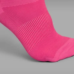 GripGrab Lightweight Airflow Sokken - Pink Hi-Vis -Aanbiedingen Rijwiel Kleding Winkel gripgrab lightweight airflow short socks pink hi vis 12 1183738