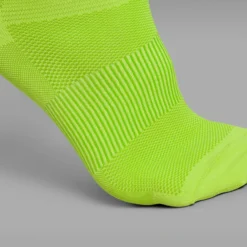 GripGrab Lightweight Airflow Sokken - Yellow Hi-Vis -Aanbiedingen Rijwiel Kleding Winkel gripgrab lightweight airflow short socks yellow hi vis 12 1183666