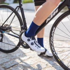 GripGrab Lightweight Airflow Sokken - Navy Blue -Aanbiedingen Rijwiel Kleding Winkel gripgrab lightweight airflow socks navy blue 17 1184973