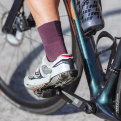 GripGrab Lightweight SL Short Sokken - Dark Red -Aanbiedingen Rijwiel Kleding Winkel gripgrab lightweight sl short socks dark red 9 1199086