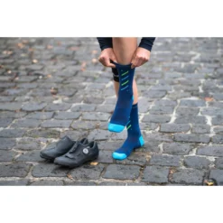 INCYLENCE Merino Rise Sokken - Navy Canary -Aanbiedingen Rijwiel Kleding Winkel incylence merino rise socks navy canary 4 1357605