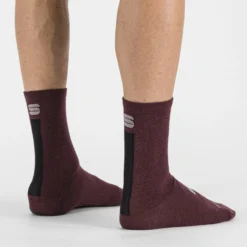 Sportful Merino Wool 18 Fietssokken - 605 Red Wine Black -Aanbiedingen Rijwiel Kleding Winkel sportful merino wool 18 socks 605 red wine black 4 1280200